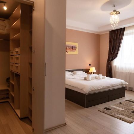Appartamento Db Apt - Comfort And Space In The Heart Of Old Town Braşov Esterno foto