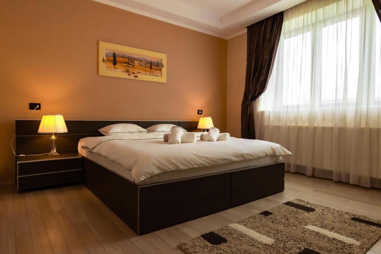 Appartamento Db Apt - Comfort And Space In The Heart Of Old Town Braşov Esterno foto