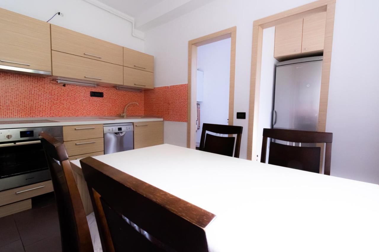 Appartamento Db Apt - Comfort And Space In The Heart Of Old Town Braşov Esterno foto